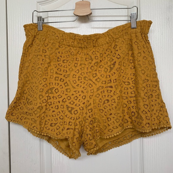 Hello Spring Shorts - Picture 4 of 7